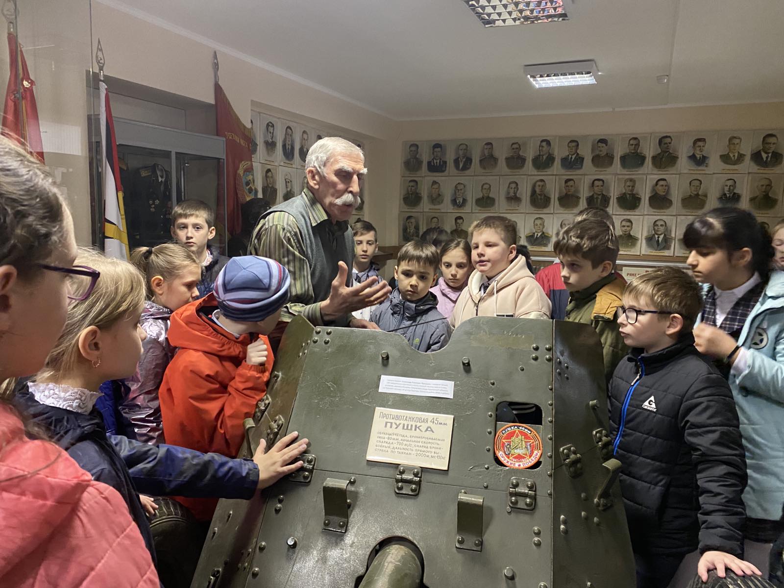 Экскурсия в музей саратовского артиллерийского училища.