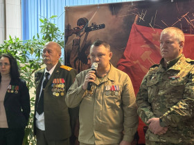 Торжественная линейка "Огненные дороги войны".