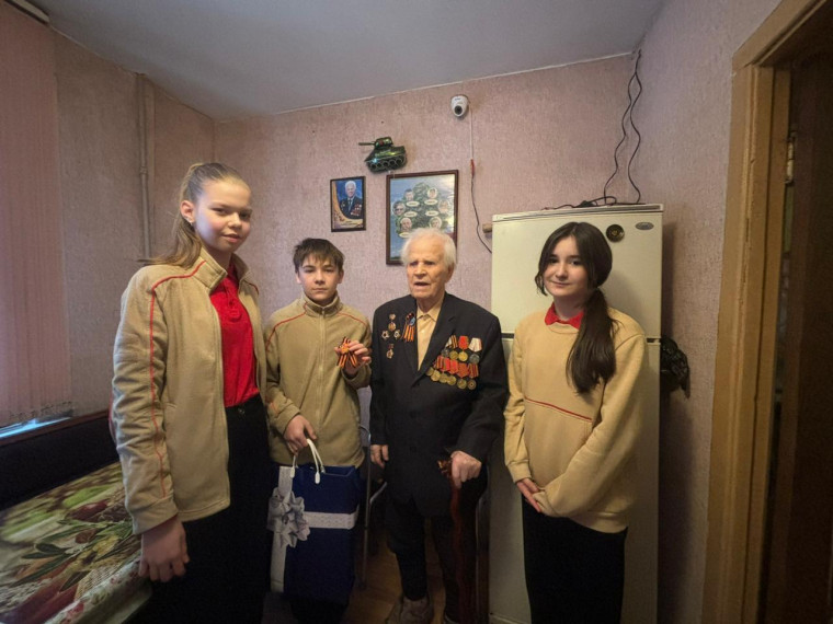 Поздравляем старшего товарища и наставника молодёжи Фадеева Николая Герасимовича (акция "Новый год в каждый дом. Пожилые люди").