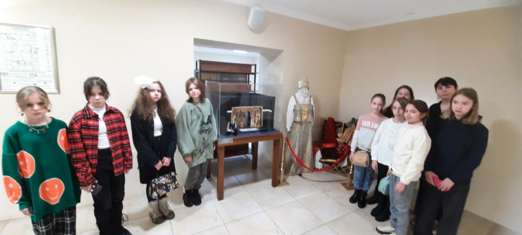 22 февраля 5 В класс посетил театральную постановку "Эмиль из Лённеберги"..