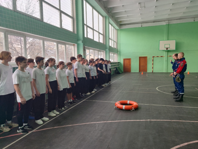 Спортивно-познавательные соревнования между учащимися 8-х классов.